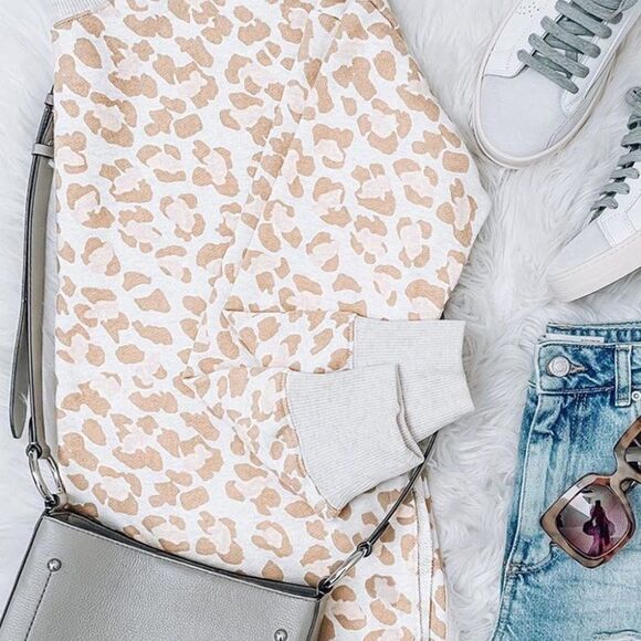 Round Neck Long Sleeve Leopard Print Loose Fit Swe - Picture 3 of 4